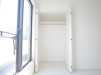 【洋室】 | 【GRAFARE　ZEH水準仕様】小平市仲町8期 | 各お部屋に収納がありますので、住空間がスッキリ広々しますね！