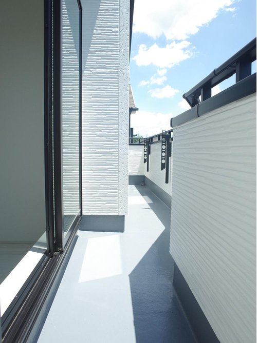 【GRAFARE　ZEH水準仕様】小平市仲町8期のバルコニー|開放的で陽当たりの良い南向きのバルコニーですので、お洗濯物もいっぺんに干せてよく乾きそうです！