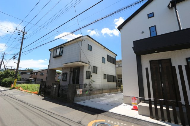 【GRAFARE　ZEH水準仕様】小平市仲町8期の外観|ゆとりのＬＤＫは約14.1帖で、人気の対面キッチンです♪