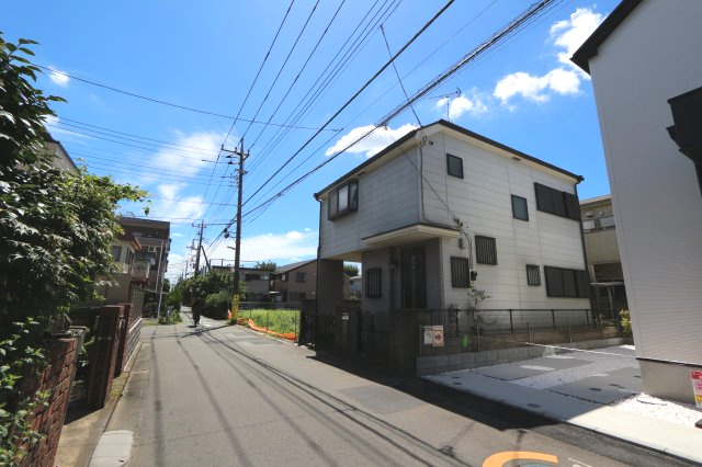 【GRAFARE　ZEH水準仕様】小平市仲町8期の外観|全室２面に窓があり、各お部屋に明るい陽ざしが射し込みます♪