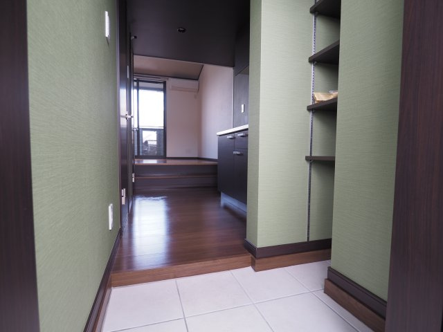 フォレスターナの玄関