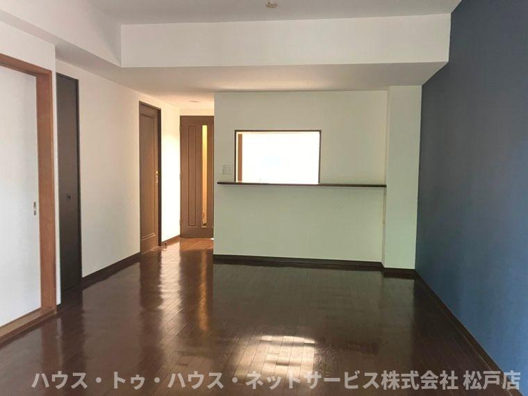 エステ・プラザ市川北国分駅前プラザⅢの居間・リビング