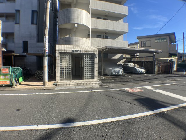 さいたま市桜区西堀３丁目の賃貸マンションのエントランス