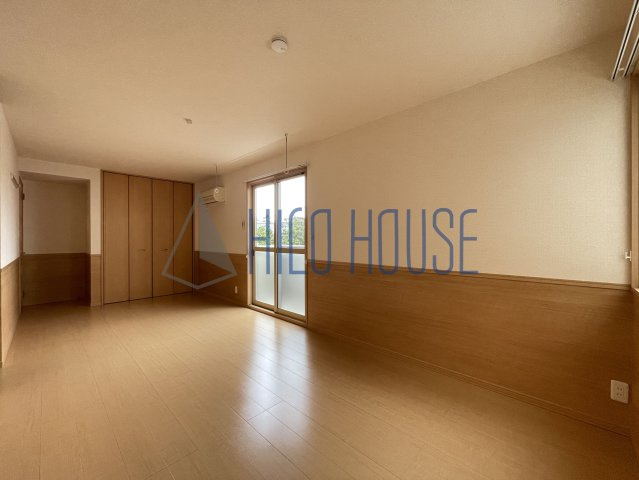 メイプル ブランシェⅡの居間・リビング