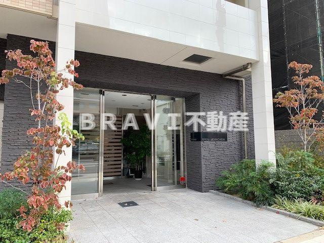 BROU上町台（ブラウウエマチダイ）　BRAVI不動産の駐車場|【BROU上町台】外からの目が気にならないバルコニーで洗濯物が干せます