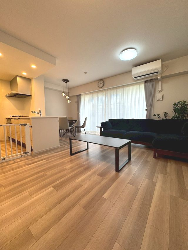 バンベール有松の居間・リビング|リビングは南西向きで陽当たり良好です。
