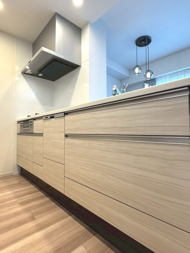 バンベール有松のキッチン|キッチンから室内を見渡すことができます。
