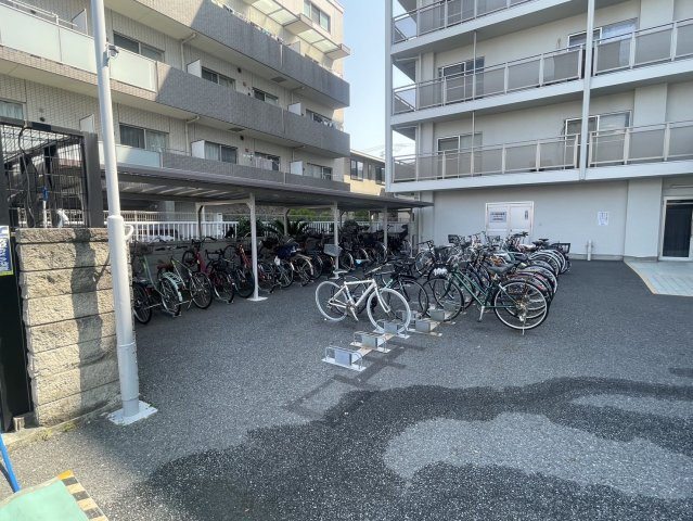 ニックハイム行徳第五の駐車場