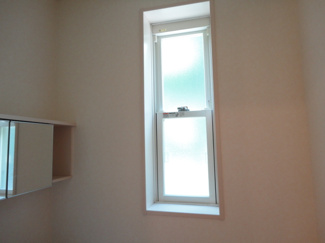 【トイレ】 | ＥＴＯＩＬＥｍａｅｋａｗａ（エトワール前川） | トイレ小窓