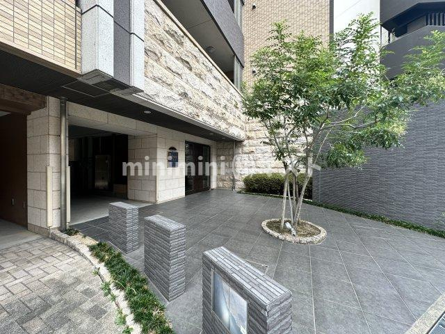 プレサンス福島ニューゲートのエントランス