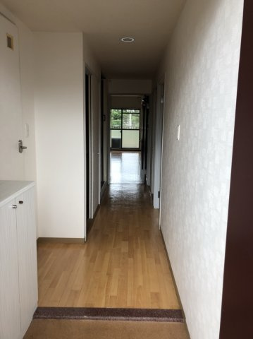 フェニックス殿岡の玄関