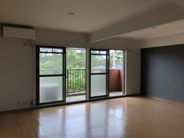 フェニックス殿岡の居間・リビング