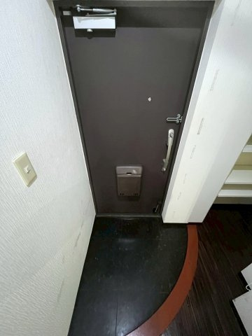 レック北梅田の玄関