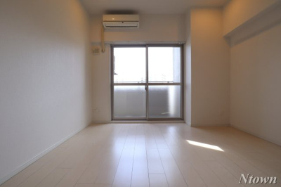 【居間・リビング】 | チェルトヴィータ  | ゆったりとした居間です