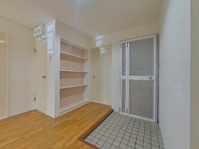 プレステージ新千里西町2号棟の玄関