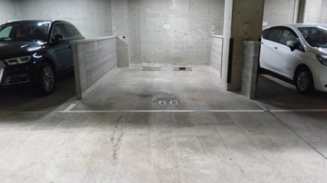 プレステージ新千里西町2号棟の駐車場