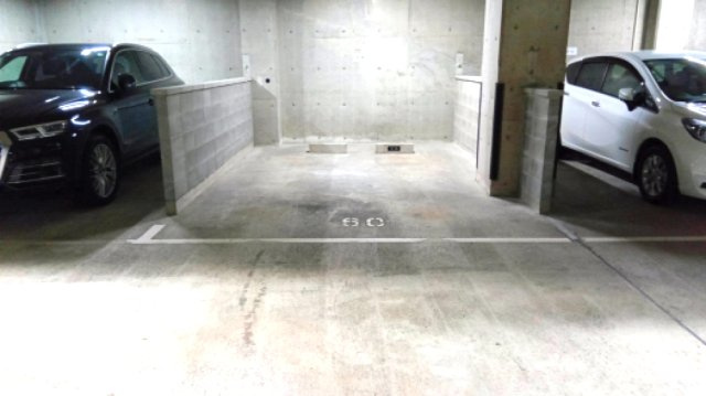 プレステージ新千里西町2号棟の駐車場
