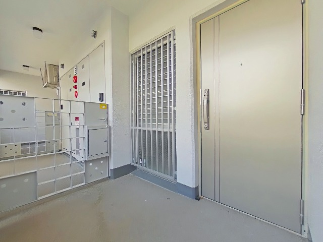 プレステージ新千里西町2号棟のエントランス