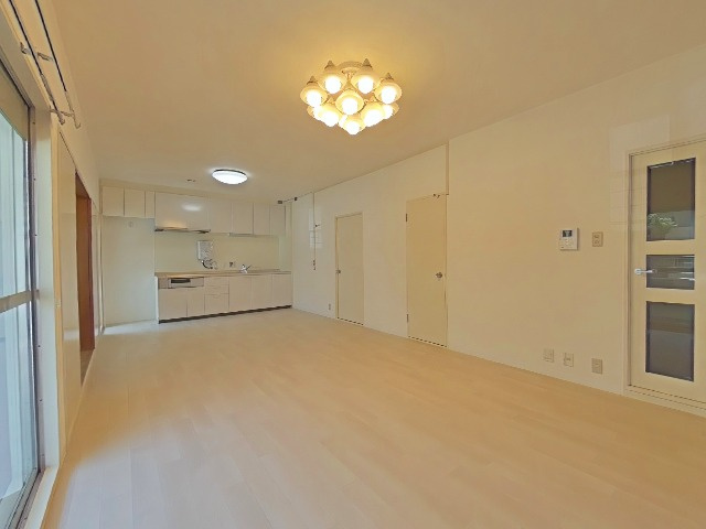 プレステージ新千里西町2号棟の居間・リビング