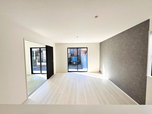 【キッチン】 | 和光市南1丁目　新築一戸建住宅（成増店） | キッチンからリビングへの様子。