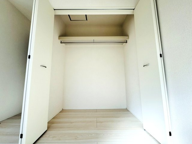 【収納】 | 和光市南1丁目　新築一戸建住宅（成増店） | 6.5帖の洋室内収納。ハンガーパイプ付枕棚を採用。