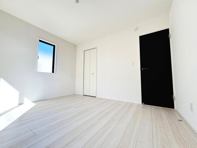 【洋室】 | 和光市南1丁目　新築一戸建住宅（成増店） | 7帖の主寝室。全居室南向きのため、明るい室内。奥にはウォークインクローゼットがございます。