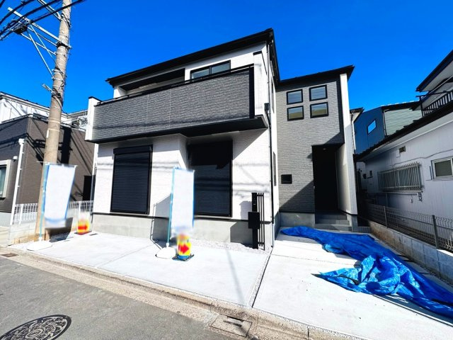 【外観】 | 和光市南1丁目　新築一戸建住宅（成増店） | 土間スペースには車の他に自転車・バイク等も置けるスペースがございます。