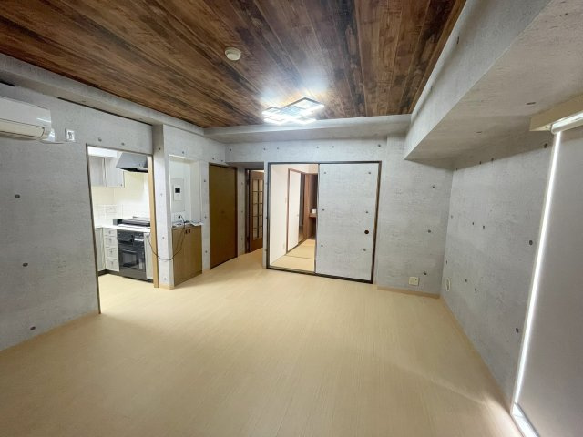 アメニティタワー相模原の居間・リビング|約12.5帖のリビングダイニング