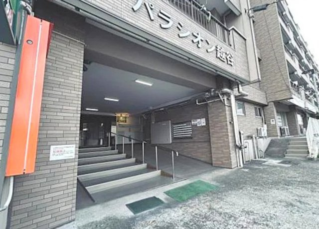 パラシオン越谷のエントランス|共用部・エントランス
