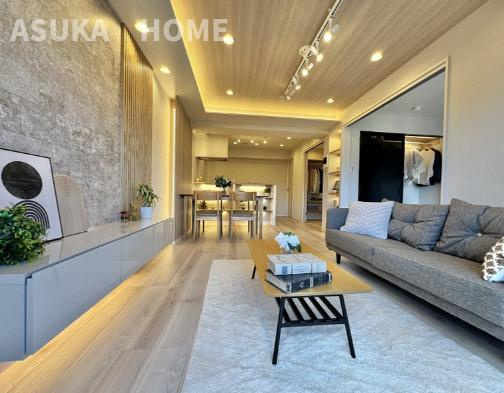 モンテベルデ横浜の居間・リビング|南東向きに大きく開いた窓からは、明るい陽射しが射し込みます。
爽やかな風が吹き抜ける心地良いリビングには、自然と家族が集まります。
