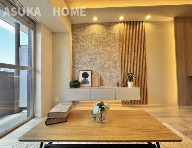 モンテベルデ横浜の居間・リビング|ここにはみんなが集い、食事と楽しい会話が始まる。話に夢中になりすぎて、ついつい時を忘れてしまう。そんな束の間の幸せを感じさせてくれる場所。