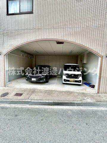 松が丘壱番館の駐車場