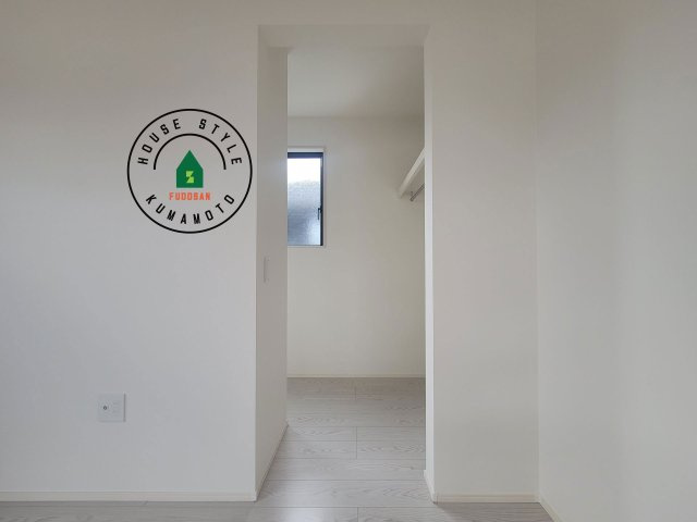 熊本市西区高橋町1丁目第1-2棟（2号棟）　の収納|洋服や大きな荷物が多い方や人数の多いご家族などは、一般的なクローゼットよりもウォークインクローゼットのほうが使い勝手が良いです。