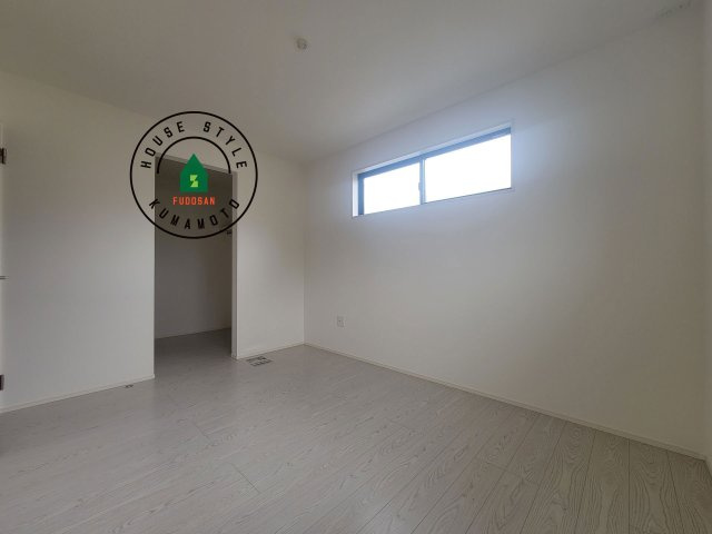 熊本市西区高橋町1丁目第1-2棟（2号棟）　の洋室|柔らかい陽光が差し込む明るいお部屋を演出する設計。彩光の取れる窓が気持ちの良いお部屋を創り上げます。