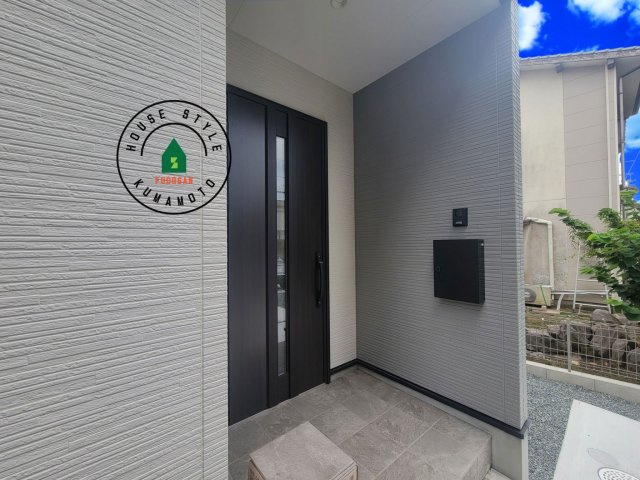 熊本市西区高橋町1丁目第1-2棟（2号棟）　の玄関|おでかけの時も帰った時も、「我が家」を最初に感じでもらえる素敵な空間に。