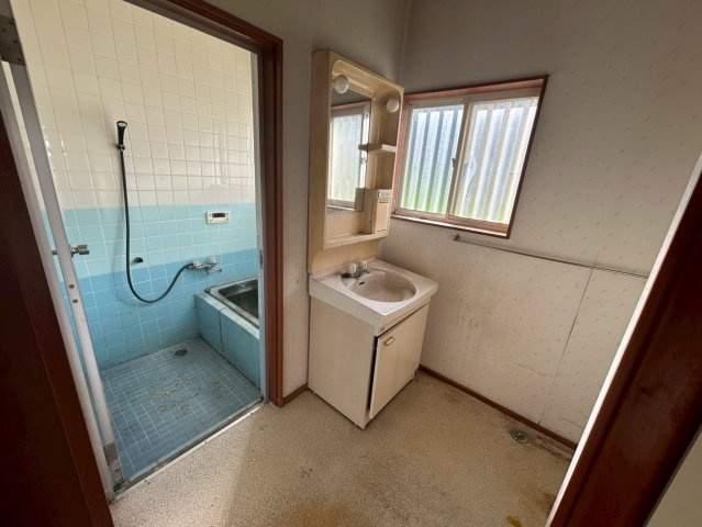 山武市本須賀　中古戸建の独立洗面台