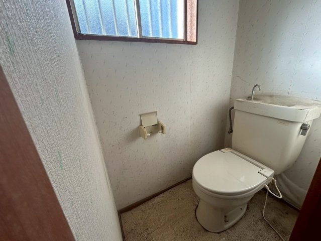 山武市本須賀　中古戸建のトイレ