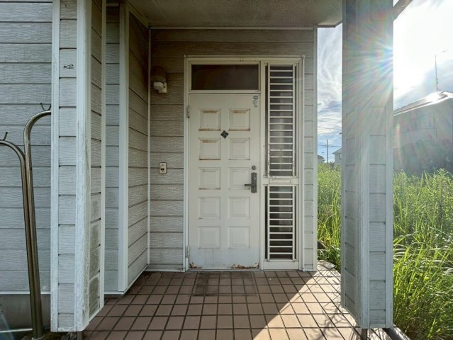 山武市本須賀　中古戸建の玄関