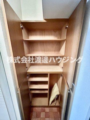 ラファイン江坂の収納|天井高シューズBOX