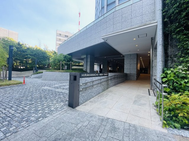 平河町森タワーレジデンスのエントランス
