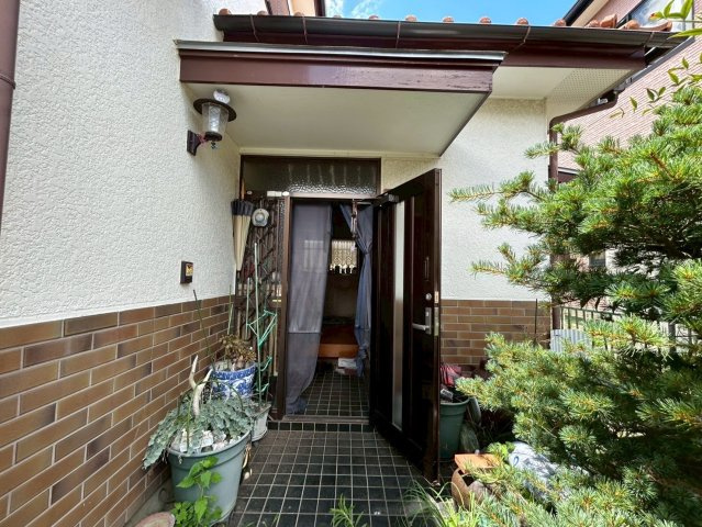 富里市七栄　中古戸建の玄関