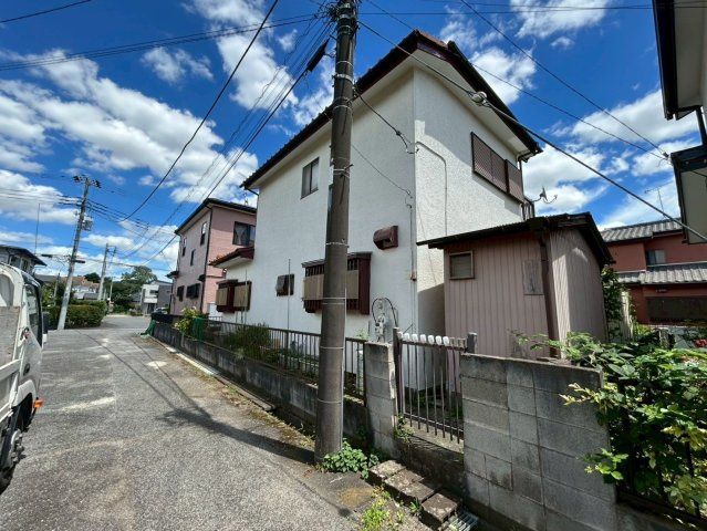 富里市七栄　中古戸建の前面道路含む現地写真