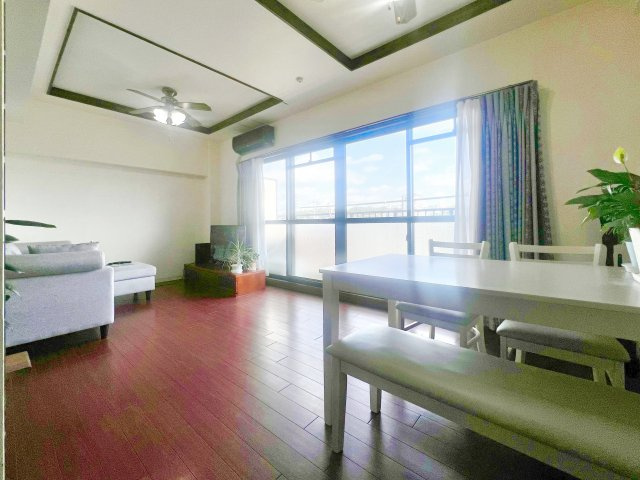 ラビデンス延珠の居間・リビング|折り上げ天井のおしゃれなリビング！