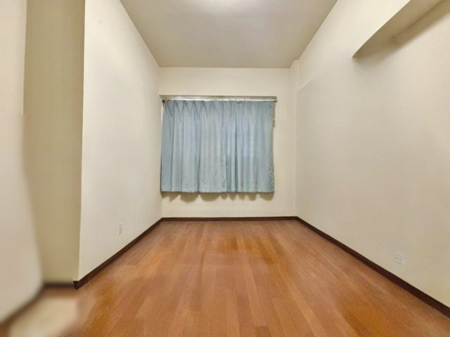 ラビデンス延珠の洋室|AIによる家具消去を行っております。
