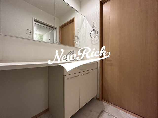 前橋市北代田町のアパートの独立洗面台