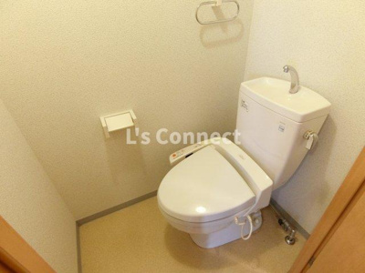 【トイレ】 | パームクレスト高森 | 温水洗浄便座付きのトイレ。