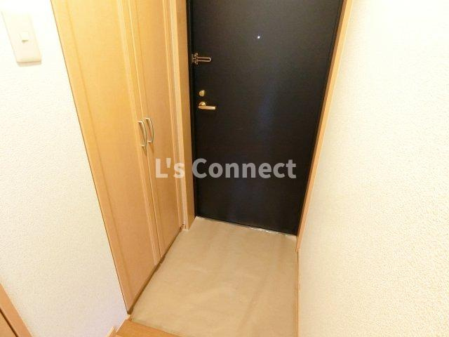 【玄関】 | パームクレスト高森 | 背の高い下駄箱で靴も収納できます。