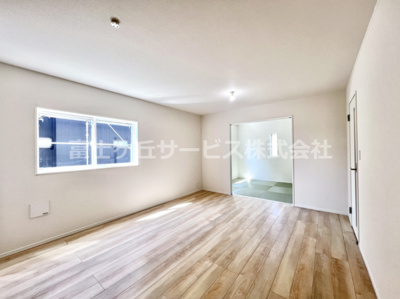 【居間・リビング】 | 富士市岩本 15期 新築一戸建て | 使いやすいリビングです