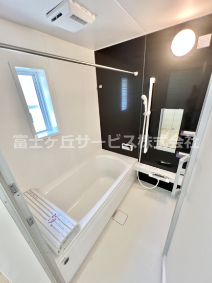 【浴室】 | 富士市岩本 15期 新築一戸建て | 落ち着いた空間のお風呂です