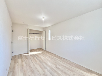 【子供部屋】 | 富士市岩本 15期 新築一戸建て | 7.5帖の洋室です